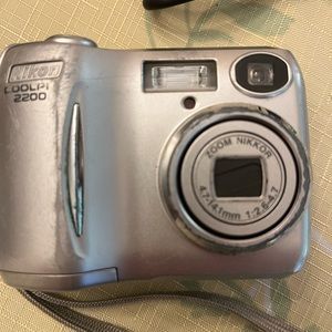 Nikon COOLPIX 2200 2.0MP Digital Camera